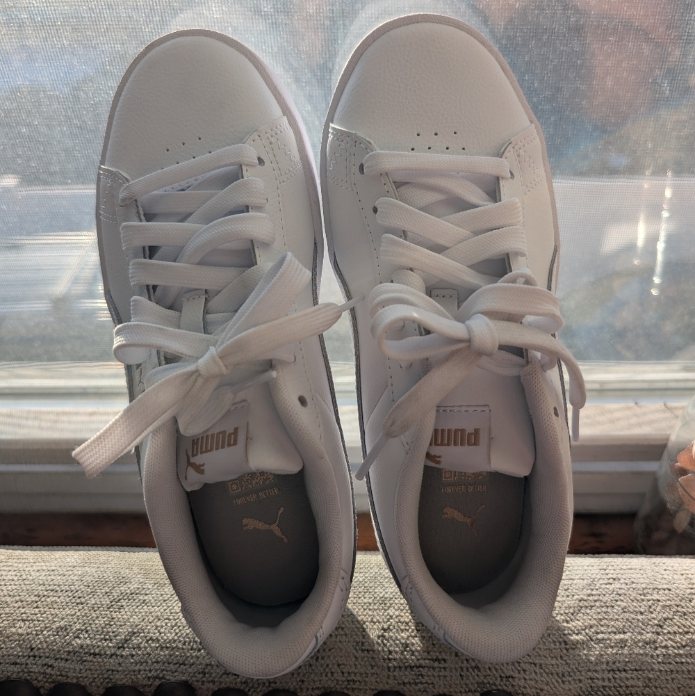 Puma Court Classic White Sneakers - Size 6 (LIKE NEW)